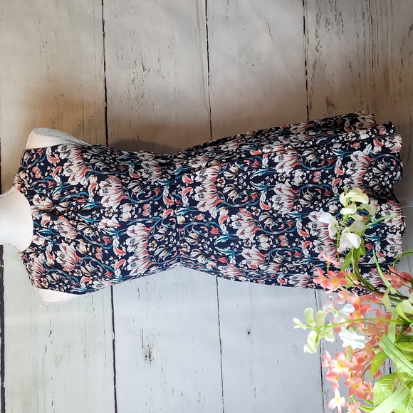 Banana Republic Dresses & Skirts - BANANA REPUBLIC FLORAL SWING DRESS